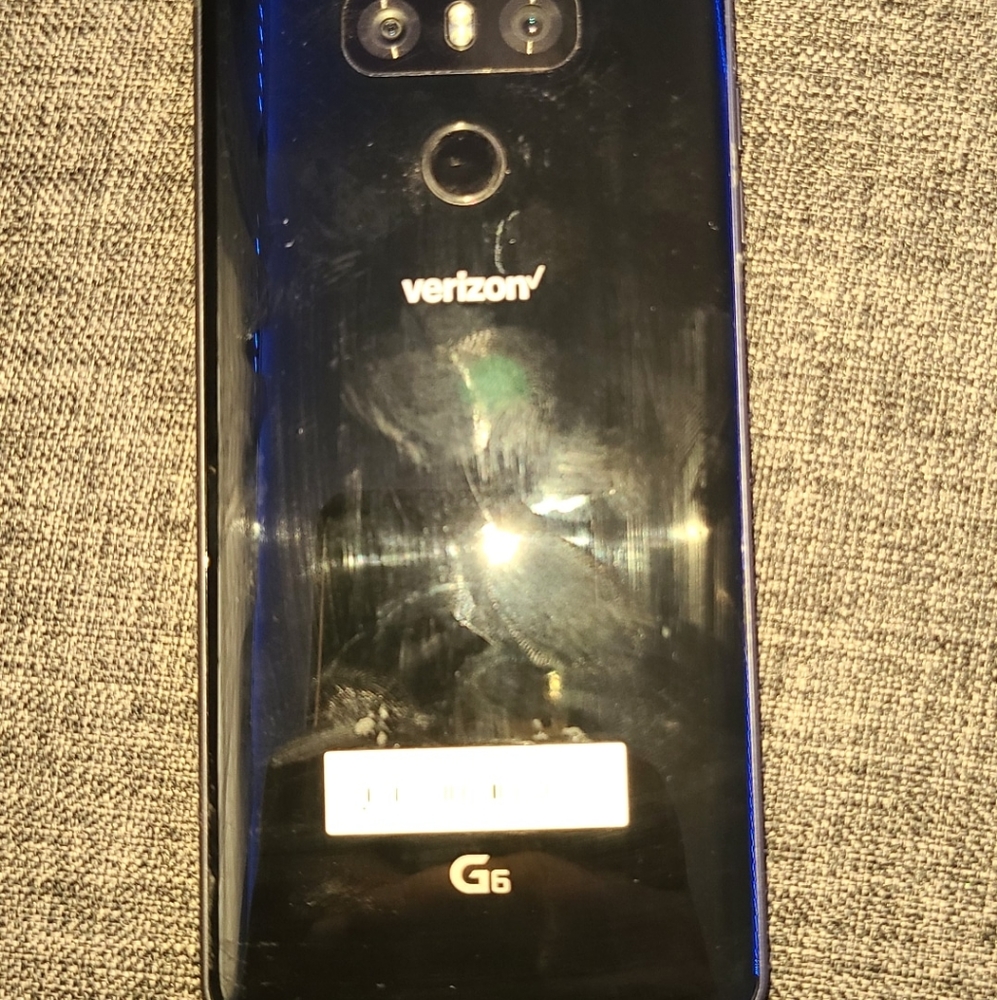 LG G6 smartphone, slightly used w/case GOOD CONDIT